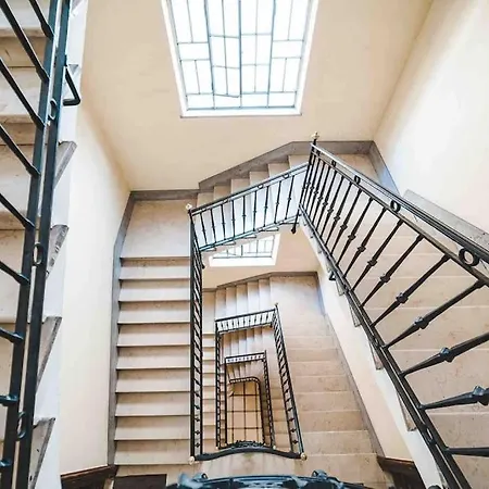 Domus Trastevere 900 Apartment Rome