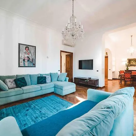 Domus Trastevere 900